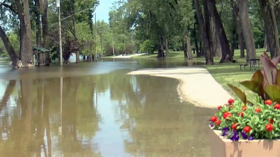 Mississippi River cresting; water levels expected to stay high