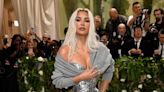 Met Gala 2024 : Kim Kardashian surprend avec son très sage petit cardigan