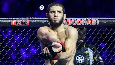 Javier Mendez ‘all for’ UFC champ Islam Makhachev facing Dustin Poirier next