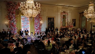 Paul Simon Sings ‘Graceland’ At White House State Dinner – Update