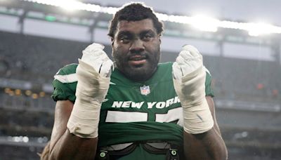 Eagles signing former Jets first-round pick Mekhi Becton to one-year deal, per report