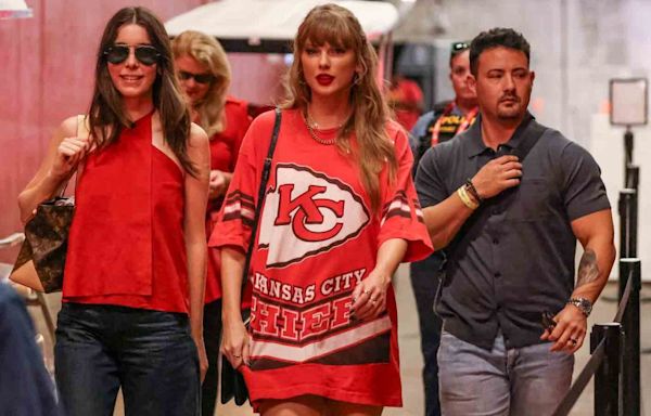 Taylor Swift arrives in Kansas City for Sunday's Chiefs-Bengals game