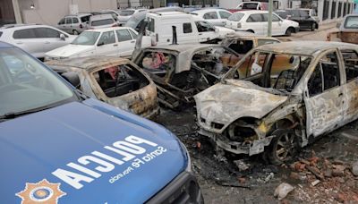 Rosario: incendiaron 3 autos que estaban en la puerta de la seccional 32ª