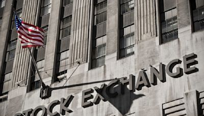 Wall Street cierra al alza, pero el Dow Jones pierde en la semana