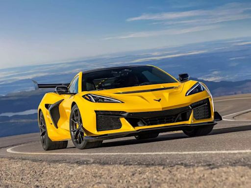 2025 Chevrolet Corvette ZR1 Houses Mighty 1,064 HP V8 Engine