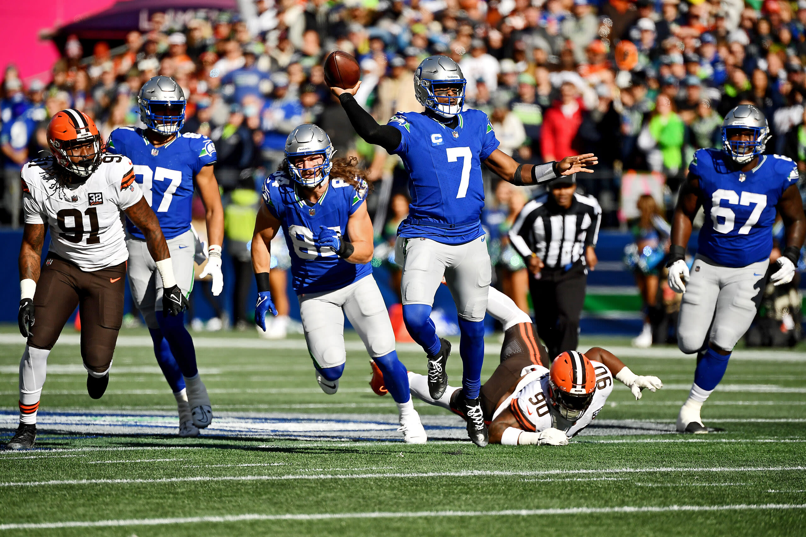 Watch: Geno Smith is a master at avoiding sacks