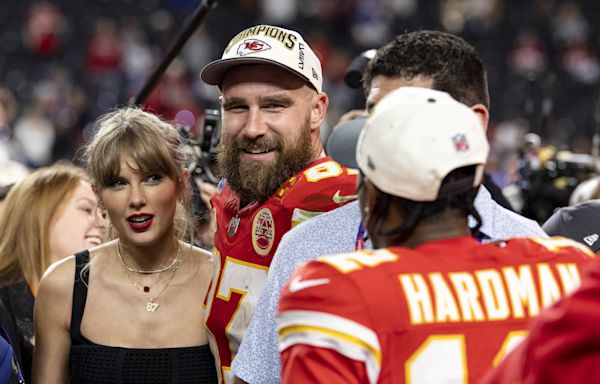 Travis Kelce and Taylor Swift cozy up in new European date night photo