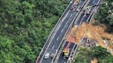 廣東梅龍高速路陷增至36死30傷 23輛車墮坑 | am730