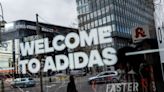 Adidas gana 45 millones de euros hasta junio, un 94,2 % menos, por Kanye West