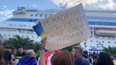 Cruise ship with Putin's supporters on board arrives in Georgia: protests begin