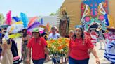 Pobladores de la colonia Santa Cruz Atoyac celebran la Santa Cruz