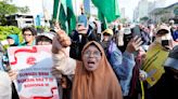 Conservative Muslims protest Indonesian fuel price hikes