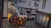 Neighbour films gang ripping cashpoint out of Nationwide bank | ITV News