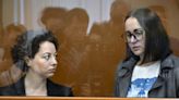 Procuradoria russa pede seis anos de prisão para duas artistas acusadas de terrorismo por uma peça de teatro