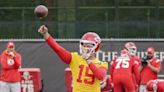 VIDEO: Chiefs QB Patrick Mahomes finds Justyn Ross for touchdown at Monday practice