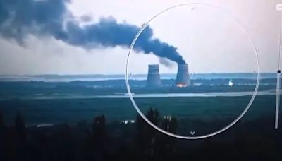 Zelensky acusó a Rusia de provocar un incendio en una torre de refrigeración de la central nuclear de Zaporizhzhia