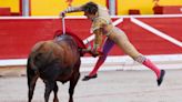 Oreja muy generosa para Román de una seria y desrazada corrida de Cebada Gago