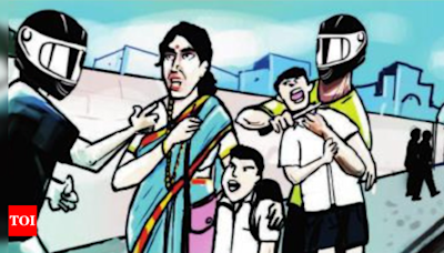 Two Men Wearing Helmets Hold Girl At Knifepoint, Rob Mom | Chennai News - Times of India