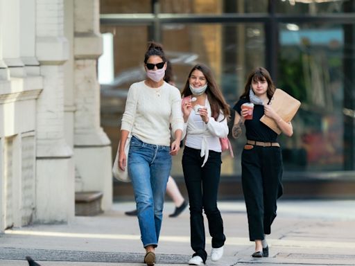 Suri Cruise Graduates From NY High School, Might Attend Carnegie Mellon University