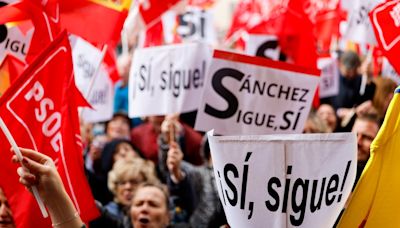 La manifestación en apoyo a Pedro Sánchez, en imágenes