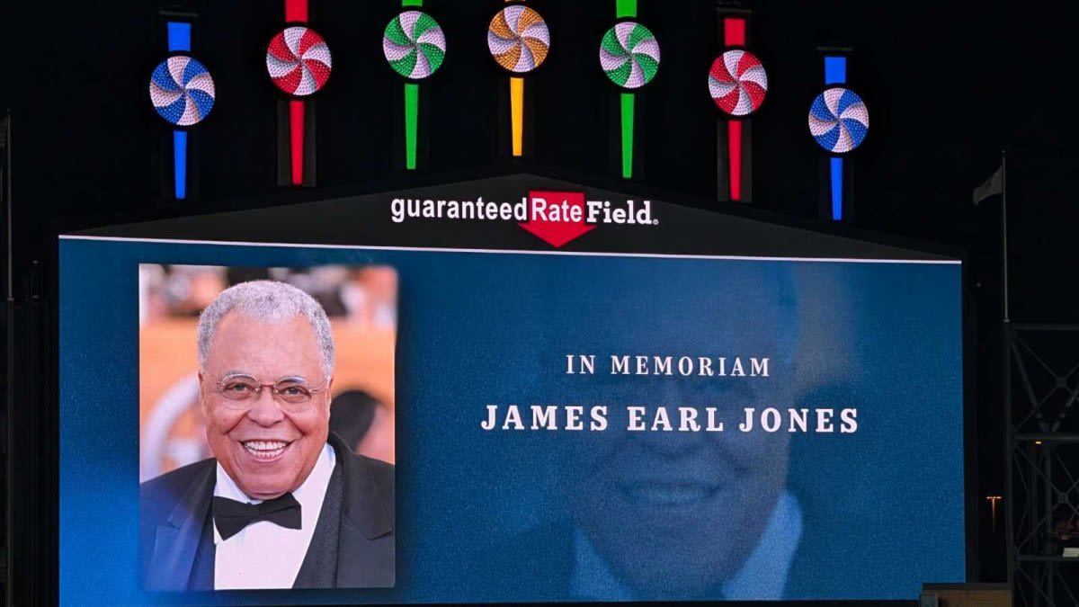 White Sox honor James Earl Jones with 'Field of Dreams' in-game tribute