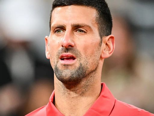 El serbio Novak Djokovic se retira de Roland Garros por una lesión en la rodilla derecha