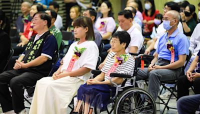 表揚市府績優基層人員 陳其邁感謝同仁辛勞 期勉跨域學習並運用於為民服務 | 蕃新聞