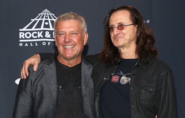 See Rush’s Geddy Lee and Alex Lifeson Cover Gordon Lightfoot Song at Toronto Tribute Concert