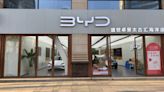 La misteriosa razón por la que ya se han incendiado 10 concesionarios de la marca de coches chinos BYD