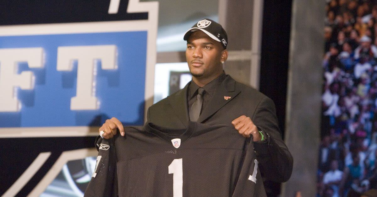 JaMarcus Russell facing lawsuit over missing donation to high school football program