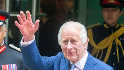 Charles III : le roi s’invite chez les Britanniques de la plus curieuse des façons