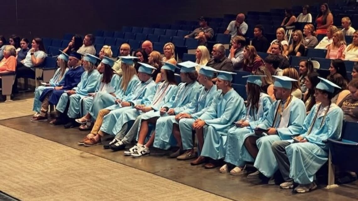 Gibbs holds special graduation in Murfreesboro for seniors playing in state tournament