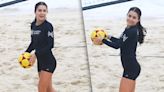 Agasalhada, Jade Picon treina futevôlei na praia em dia nublado e de ventania no Rio