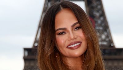 Chrissy Teigen's amazing comeback to comments her outfit 'looks like a diaper'