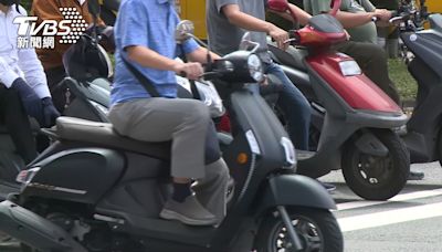 騎車看到正妹！高雄男慾火難耐 當街興奮握「鳥」下場慘