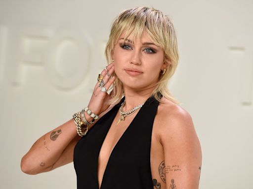 Miley Cyrus rompe en llanto al recibir premio Disney Legend - El Diario NY