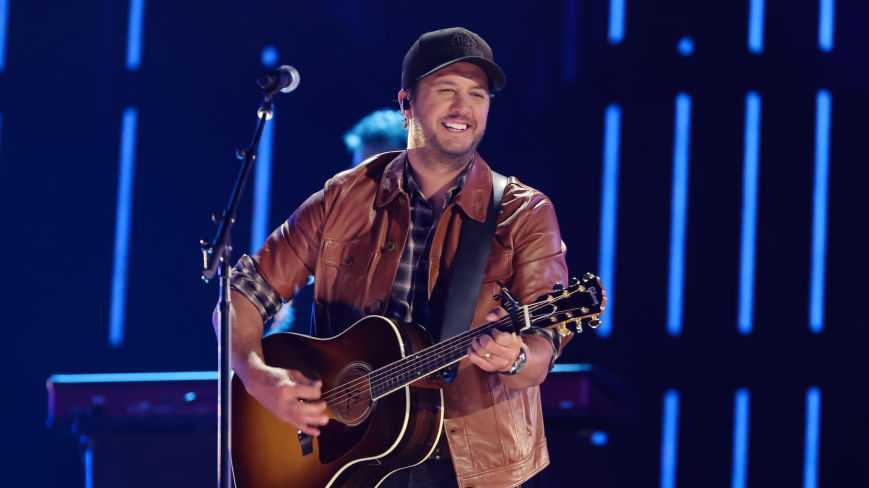 Luke Bryan is bringing his farm tour to Westmoreland County