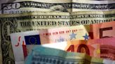 Dollar slips off highs ahead of PCE data, euro sees some support By Investing.com