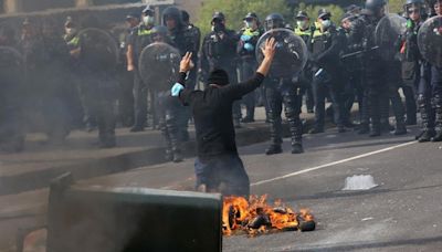 Australian police arrest 42 in anti-war protest in Melbourne