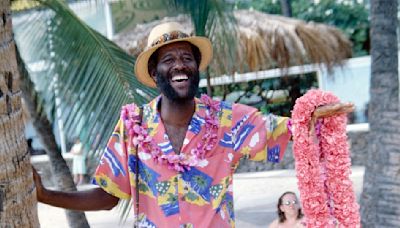 Wally Amos, founder of world famous cookies, dies at home in Hawaii: reports