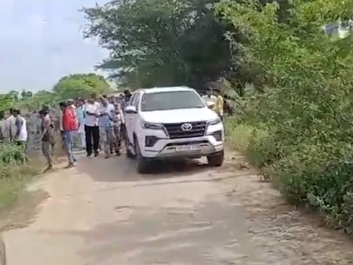 Caught On Camera: UP Villagers Thrash Revenue Officers In Farrukhabad Over Bulldozer Action