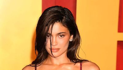 Kylie Jenner évoque la « pression » qu’elle a ressentie adolescente par rapport à la chirurgie esthétique