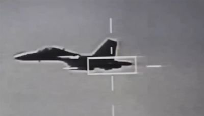 空軍披露F-16V狙擊手莢艙標定殲16畫面！學者推測共機渾然不知