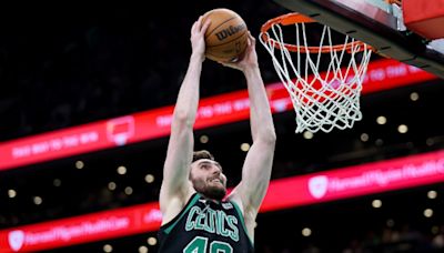 Luke Kornet injury: Celtics center leaves Game 2 with wrist sprain