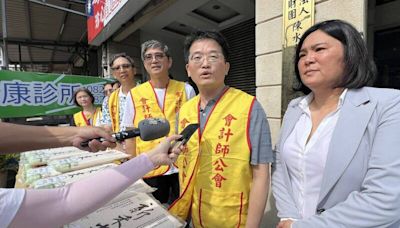 台灣會計師公會愛心列車 首度跨海金門捐白米助弱勢