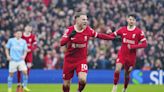 Liverpool y Manchester City igualaron 1-1 y los Diablos Rojos, con Alexis Mac Allister como figura, alcanzaron la punta de la Premier League