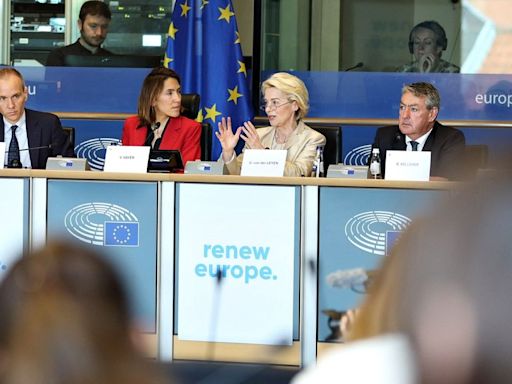 Von der Leyen promete a los liberales "no cooperar" con Meloni