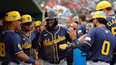 El jardinero Jackson Chourio de los Brewers marcará un hito para el beisbol venezolano