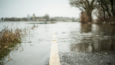 Flash flooding blocks roads and delays traffic