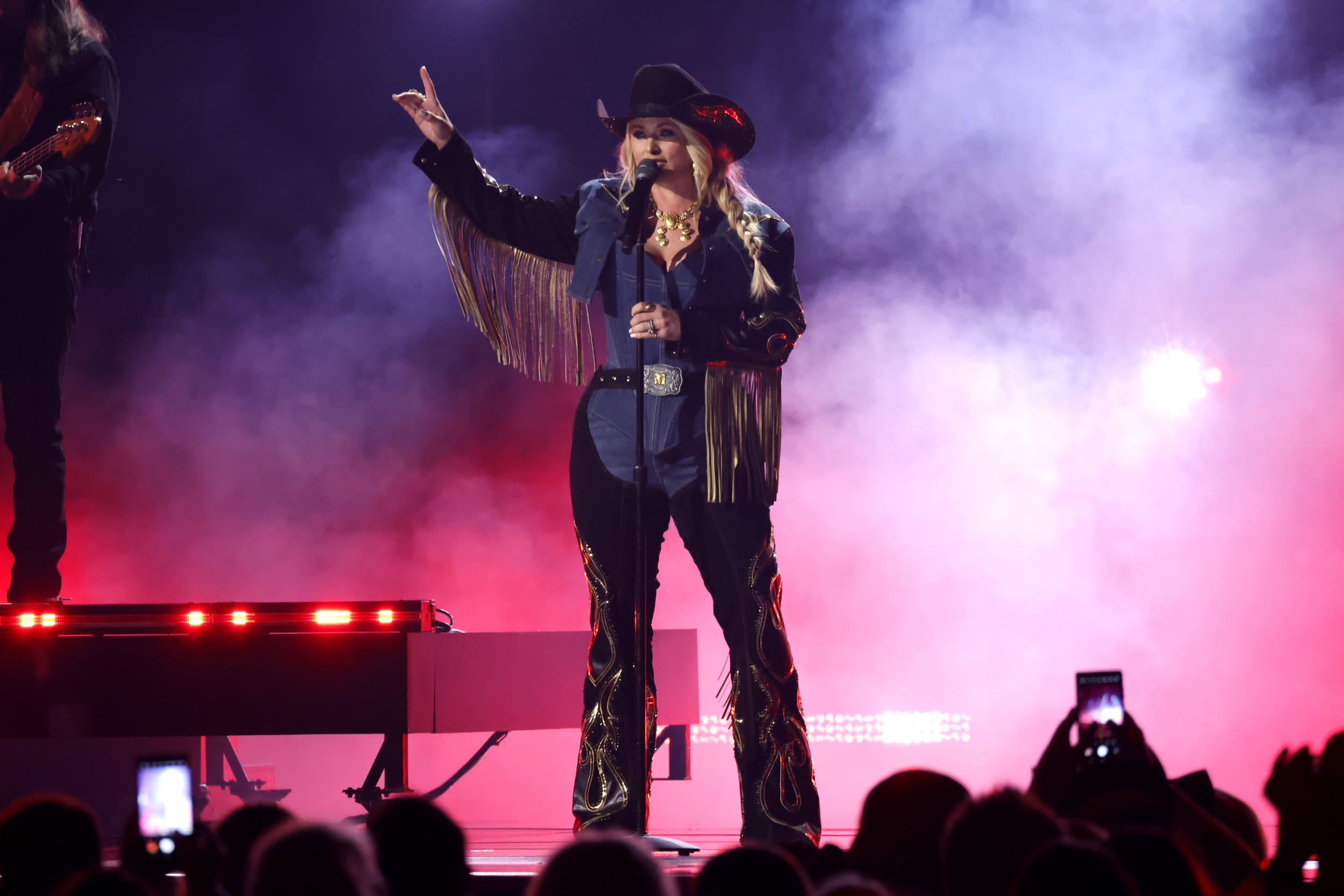 Why Miranda Lambert paused her concert mid-performance again